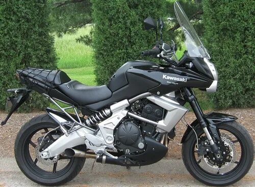 Kawasaki Versys 650 2007. Versys 650 Metallic Phantom Silver. Кавасаки Версис 650 глушитель. Versys 2007 пилот.