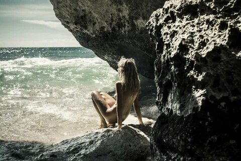 Maddy Relph Nude & Sexy (28 Photos) .