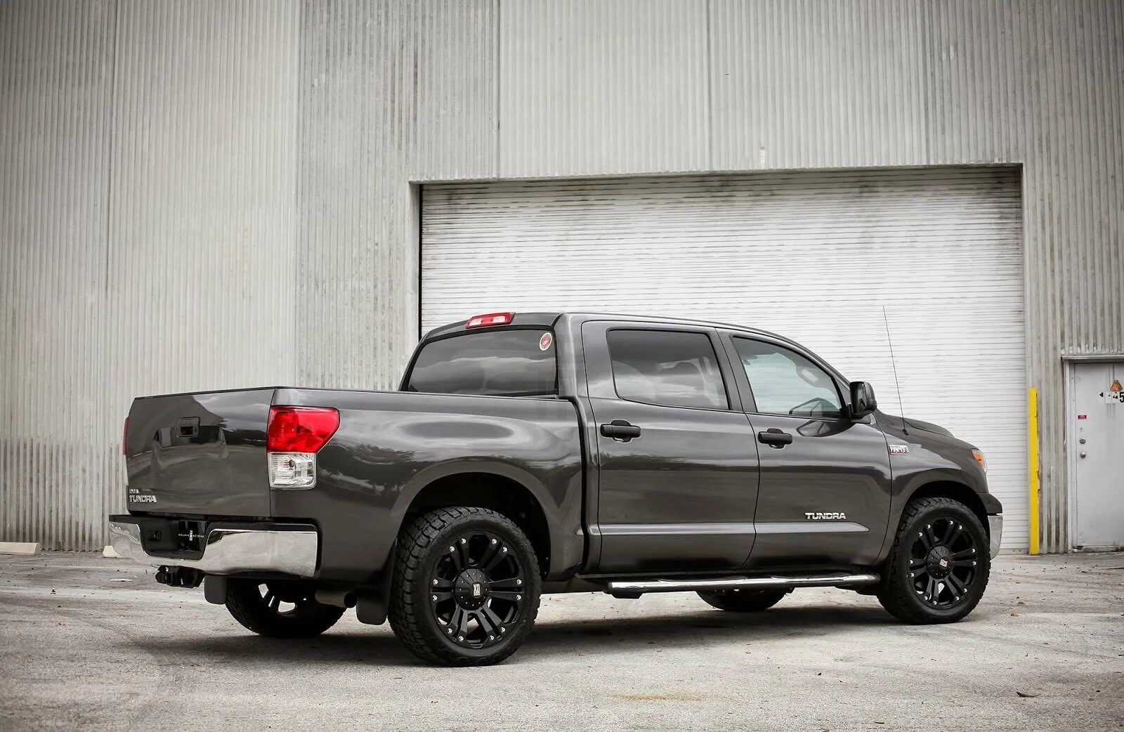 Пикап Тойота тундра 2021. Toyota Tundra 2021 Tuning. Тойота тундра внедорожный. Toyota Tundra Black Style 4x4. Р 2 тундра