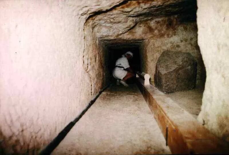 вскрытие дверей в пирамиде хеопса. египет пирамида хеопса внутри схема. вентиляционные каналы пирамиды хеопса. тайники хеопса пирамиды. вентиляционные шахты в пирамиде хеопса.