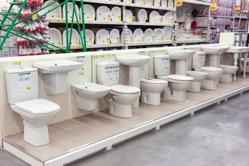 магазин сантехники унитазы. сомон тч унитаз. туалет магазин. выставочный зал сантехники. туалет магазин.
