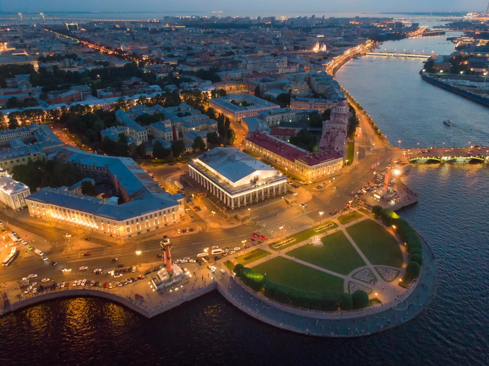 Римски васильевский остров. Стрелка Васильевского острова Санкт-Петербург. Питер стрелка Васильевского острова. Стрелка Васильевского острова Санкт-Петербург сверху. Ансамбль стрелки Васильевского острова.