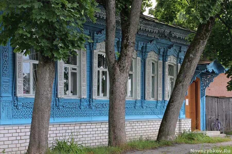 Злынка брянская область памятники архитектуры. Музей наличников ивана хафизова. Новозыбков и злынка. Злынка брянская область памятники архитектуры. Злынка музей наличников.