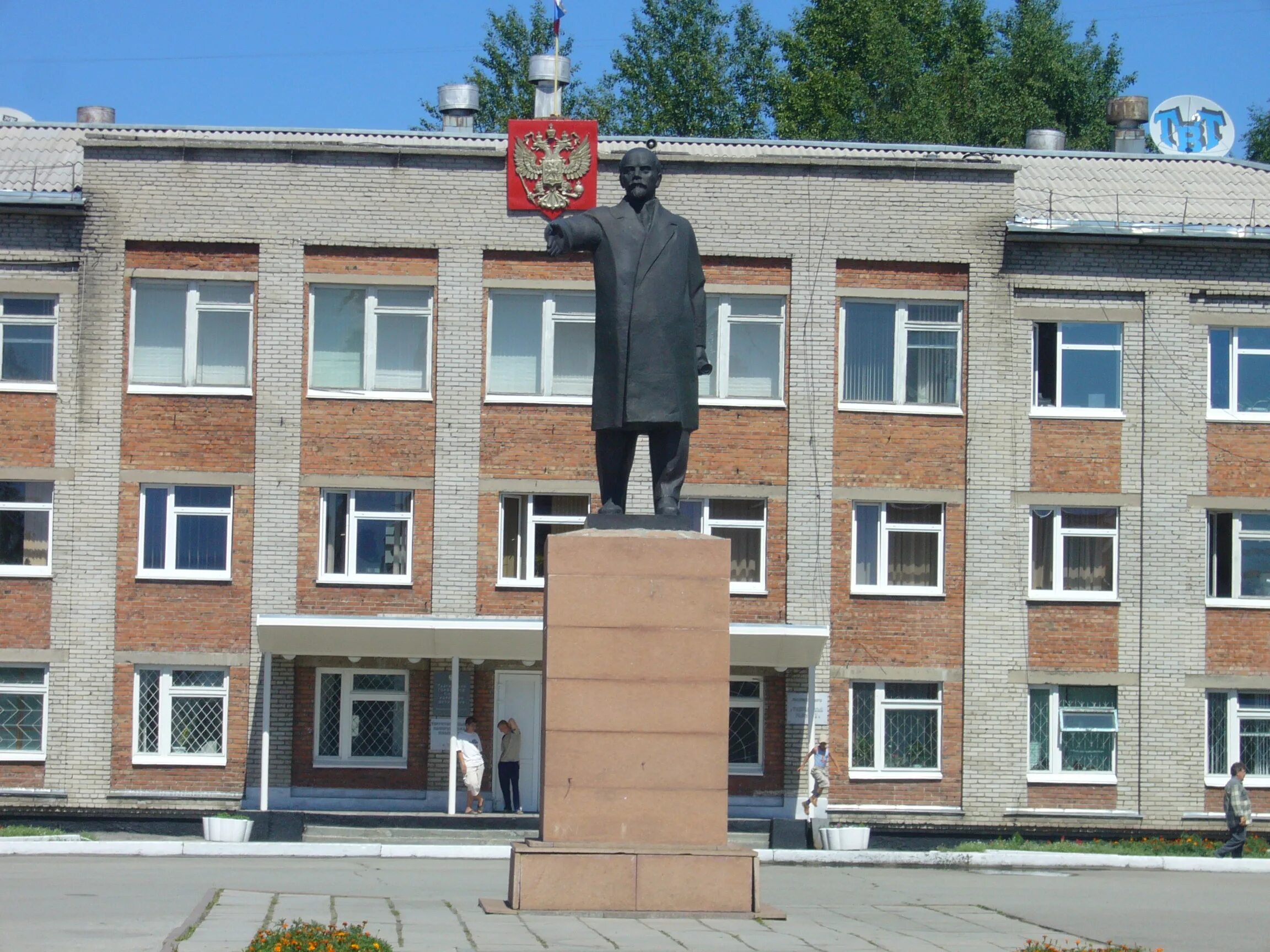 Тайгинский городской суд. Памятник Ленину Тайга Кемеровская область. Памятники города Тайга Кемеровской области. Поселок Тайга Кемеровская область. Население город Тайга Кемеровская область.