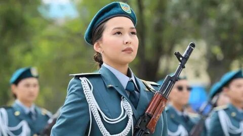 Формадағы сексуалды әскери қыздар