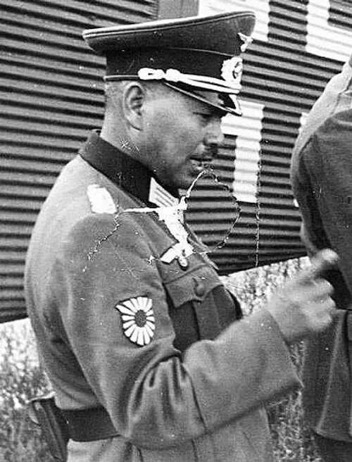 Японские офицеры второй мировой войны. Немецкие офицеры второй мировой войны. Немецкий офицер второй мировой. Японцы в нацистской форме.