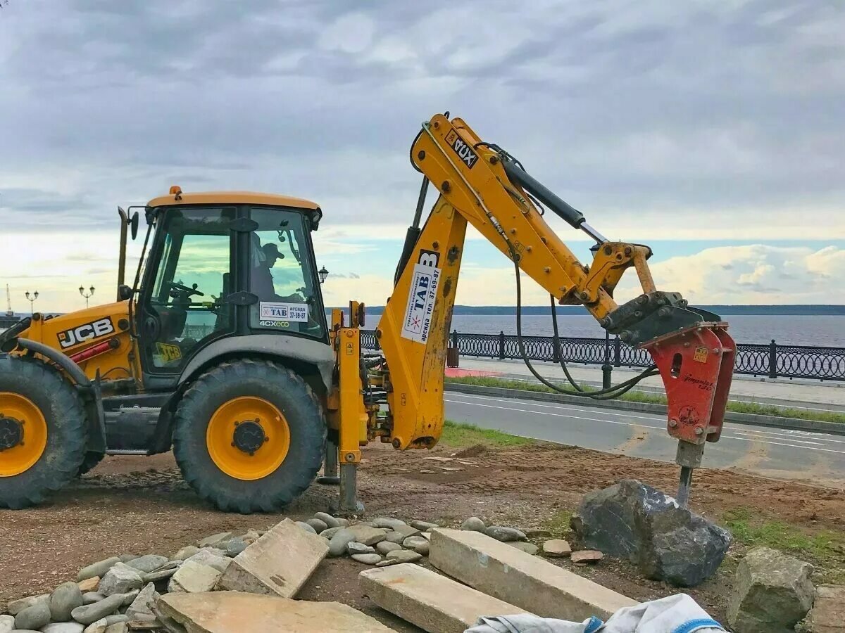 Экскаватора погрузчик нижний новгород. Экскаватор-погрузчик JCB 3cx гидромолот. JSB экскаватор 4cx. Гидромолот для JCB 4cx. Гидромолот на экскаватор погрузчик JCB.