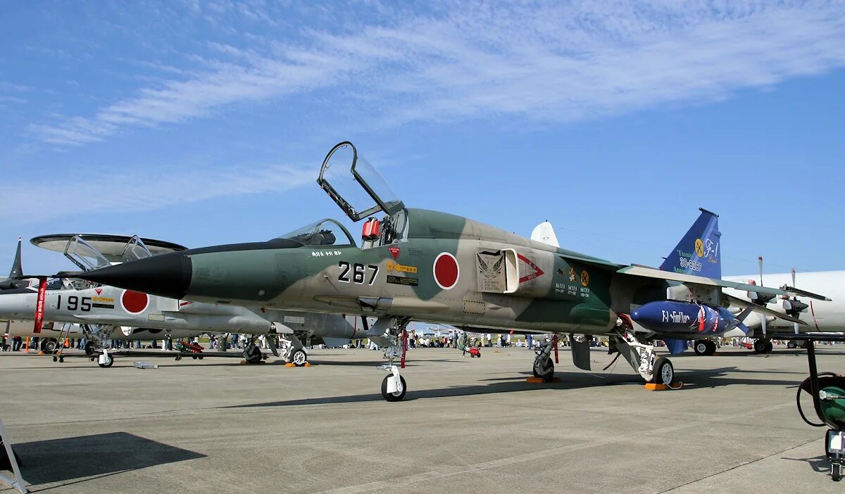 Mitsubishi f. Mitsubishi f-1. Истребитель Mitsubishi f-1. F-1-2 Mitsubishi. Японский истребитель Мицубиси f 1.