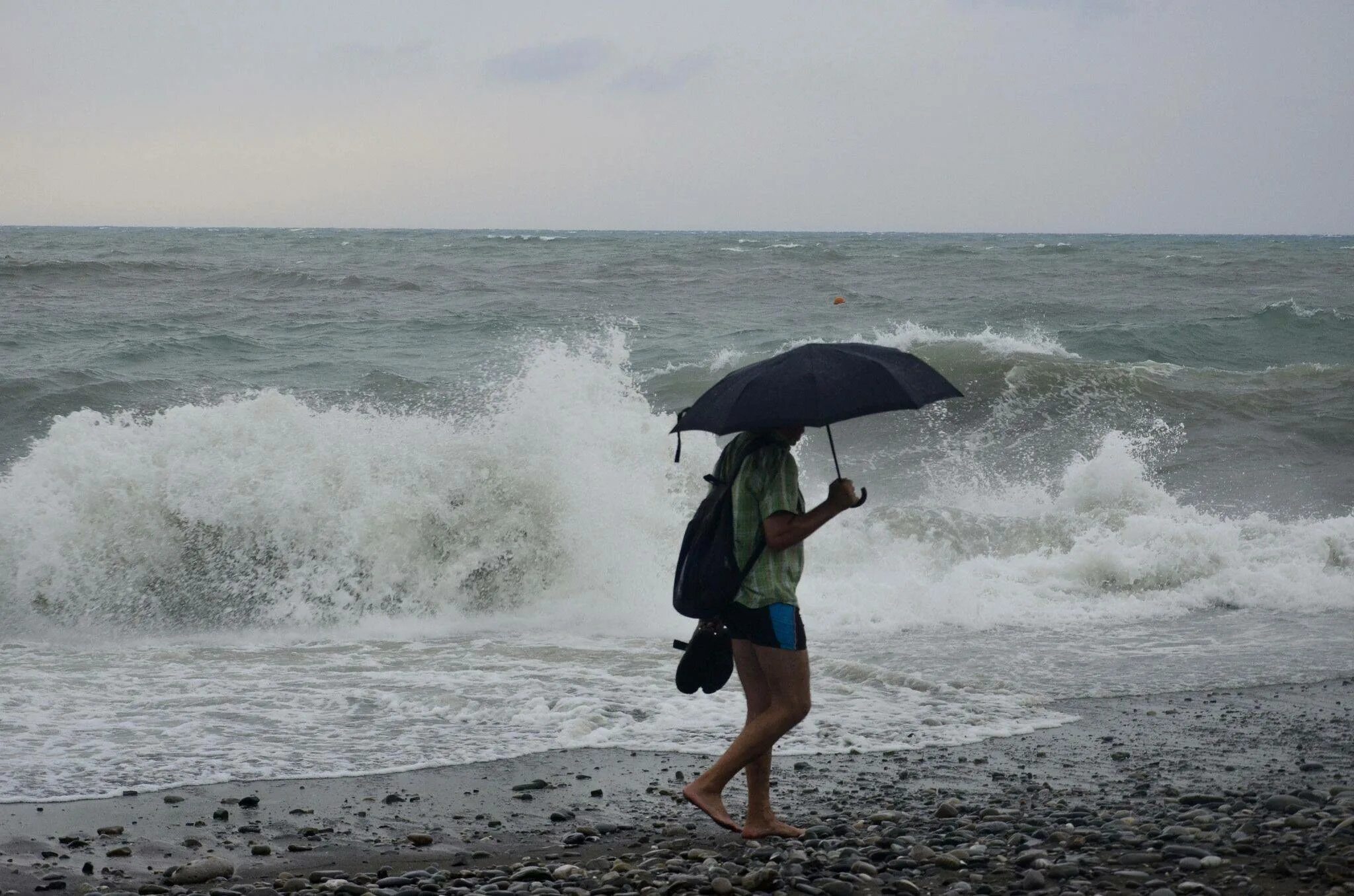 Rain beach. Сочи море гроза ливень. Дождь на море. Дождь в Сочи. Сильный дождь в море.