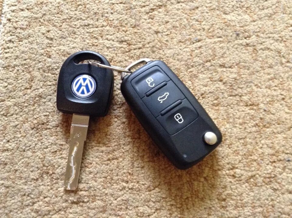 Ключ volkswagen touareg. Фольксваген Джетта 6 ключ. Фольксваген Джетта 2013 года ключ зажигания. Ключ зажигания VW Polo sedan 2014. Фольксваген Jetta 2010 ключ.