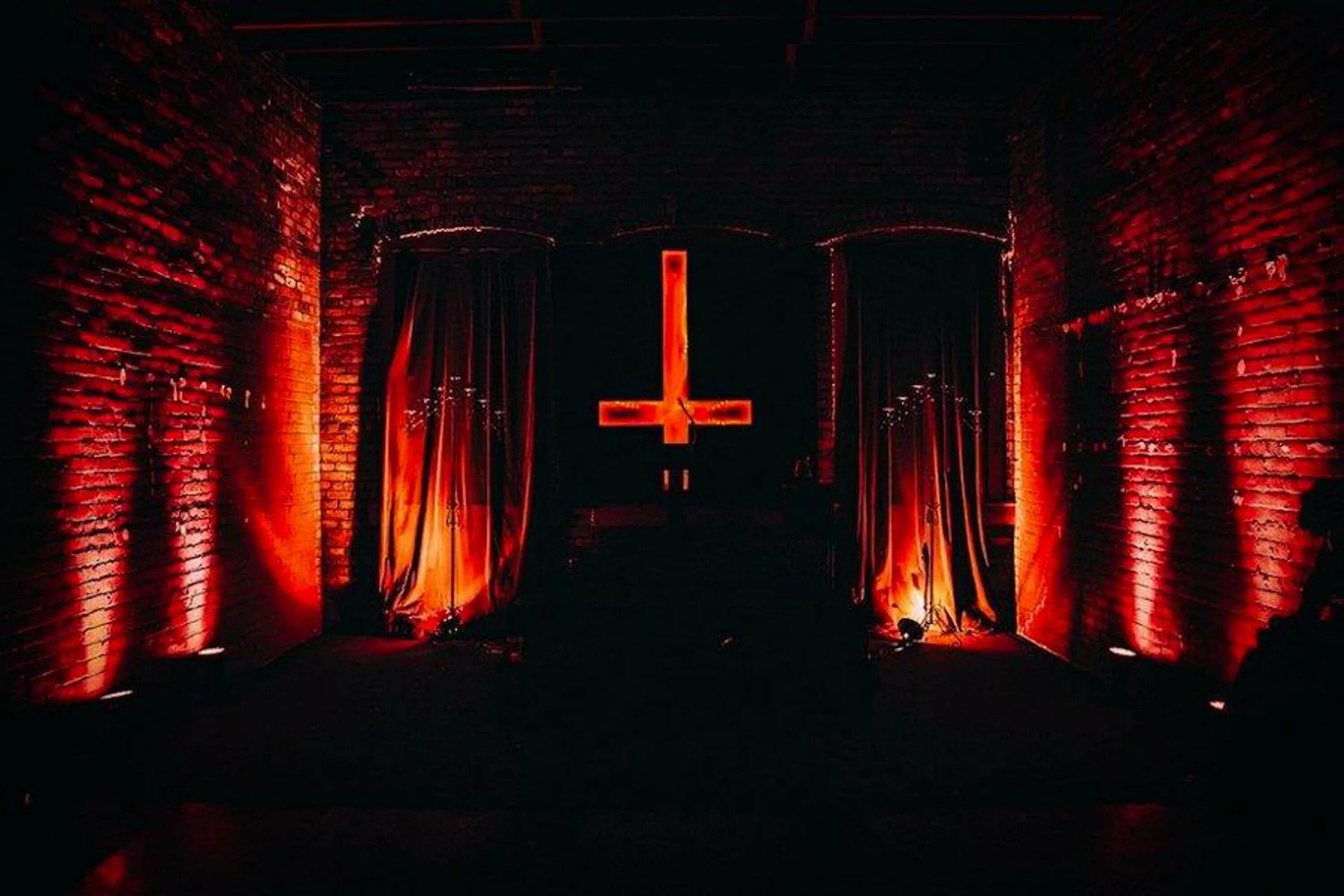 Царство сатаны. Место сатаны. Марк пауэлл санаторий сатаны. Храм сатаны в калифорнии. Вызывание сатаны-сатанисты.