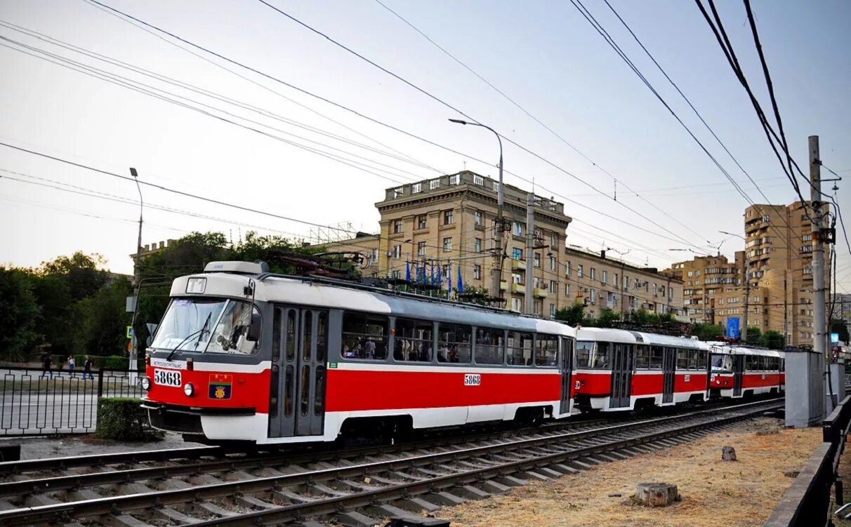 почему не ходят трамваи в волгограде сегодня. ремонтный трамвай в волгограде. трамвай волгоград. трамвайная остановка. скоростной трамвай.