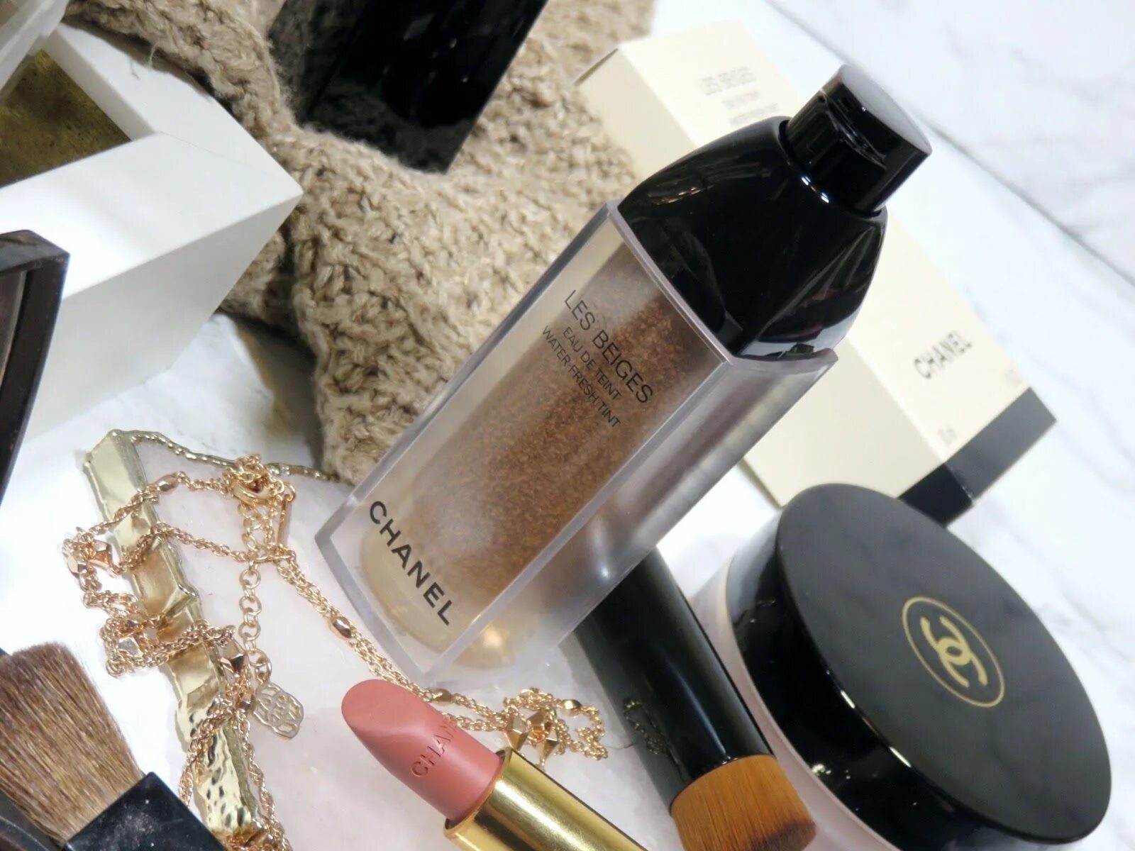 Флюид тинт шанель. Chanel les beiges water-fresh tint. chanel les beiges water-fresh tint свотчи. шанель water fresh tint. chanel les beiges water-fresh tint оттенки.
