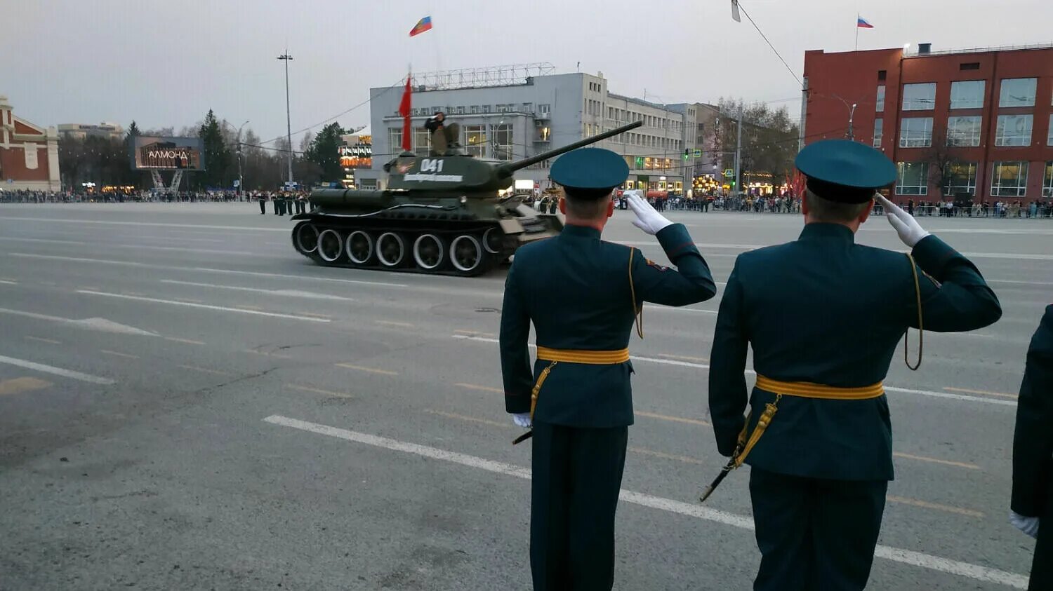Парад 9 мая 2025 во сколько. Парад в новосибирске 2025. парад 9 мая. парад победы новосибирск. парад 9 мая новосибирск.