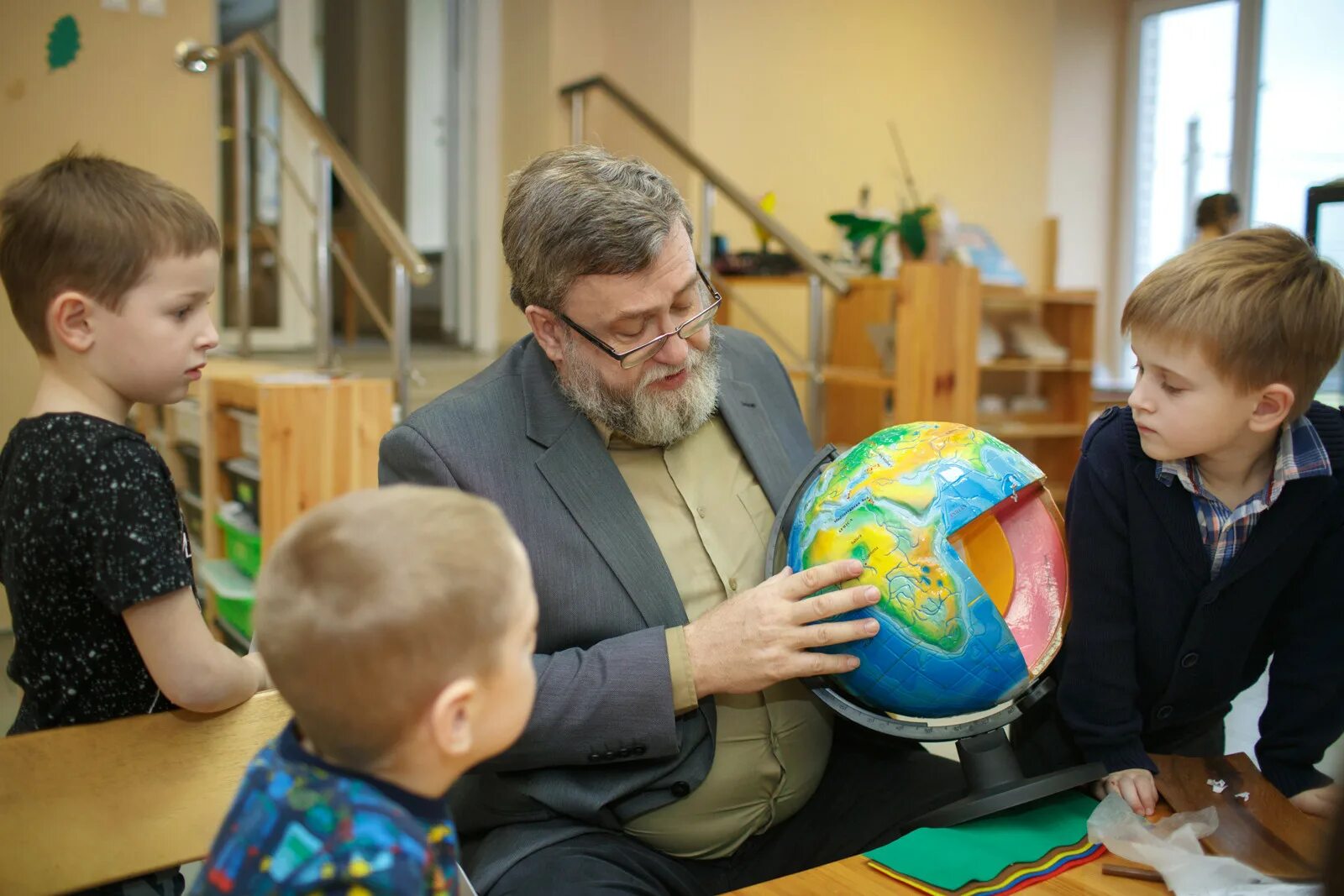 садик монтессори москва. детский центр монтессори. выше радуги школа челябинск. монтессори материалы омск. занятия вместе с мамой.