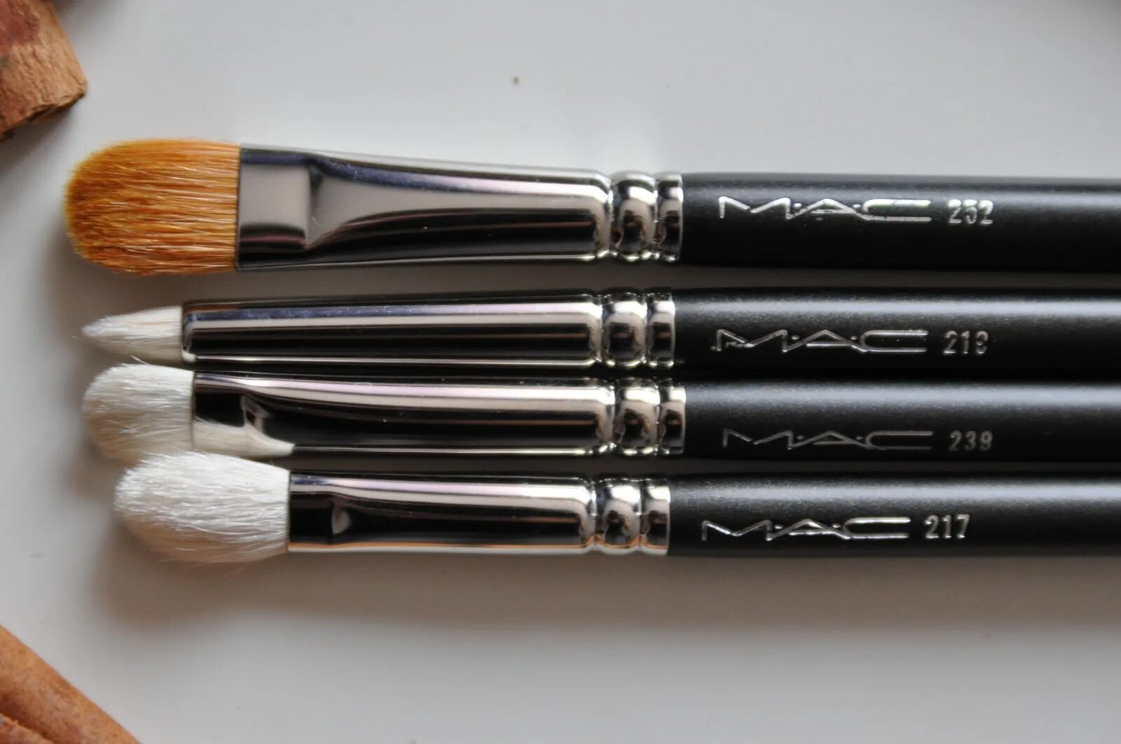 Pencils brushes. Кисть Mac 219. Mac 318 кисть. Topface кисть для макияжа №13 "Pencil Brush" кисть карандаш. Кисти Mac по номерам.