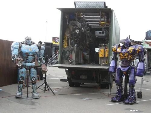 Фильм живая сталь 2. Хью джекман робот. Живая сталь чарли кентон. Живая сталь 2. Когда выйдет живая сталь 2 дата.