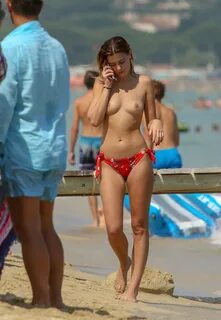 28-летняя актриса и певица Барбара Опсомер (Barbara Opsomer) топлес на пляж...