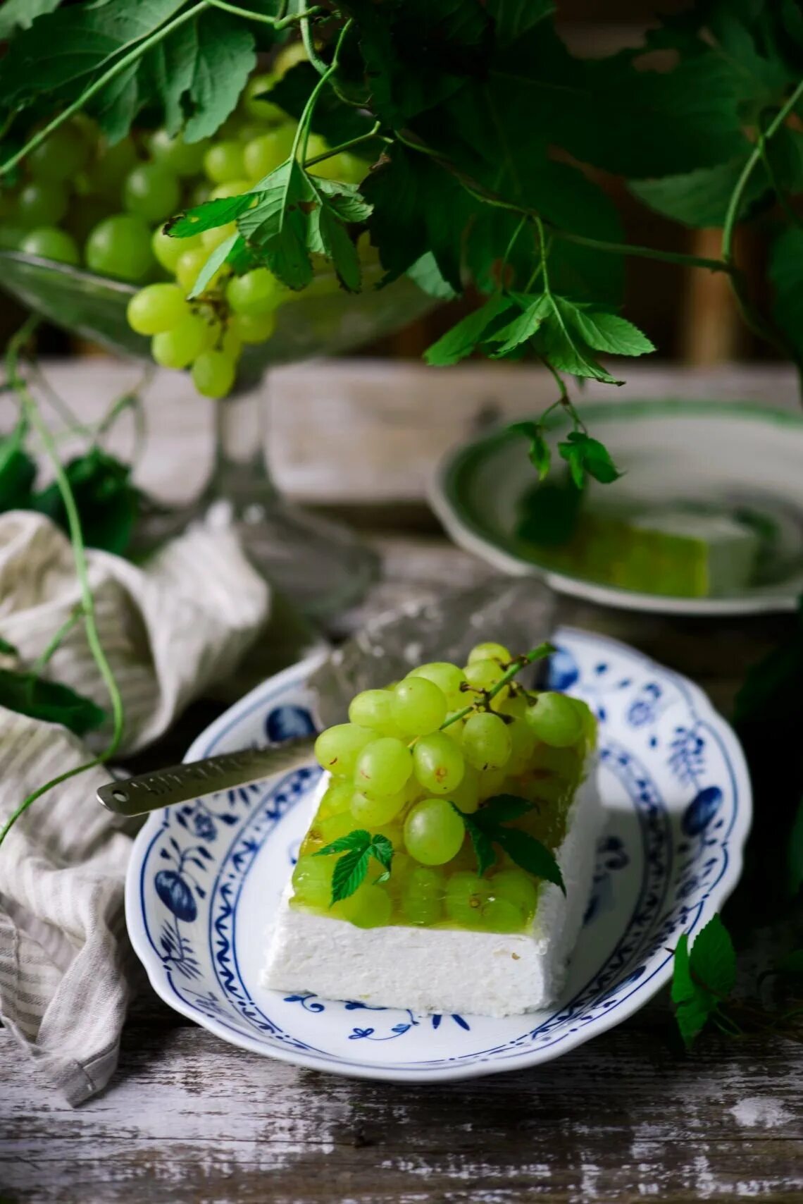 Виноградный грузинский десерт. Виноградный десерт. Десерт с виноградом. Творожный десерт. Виноградный десерт.