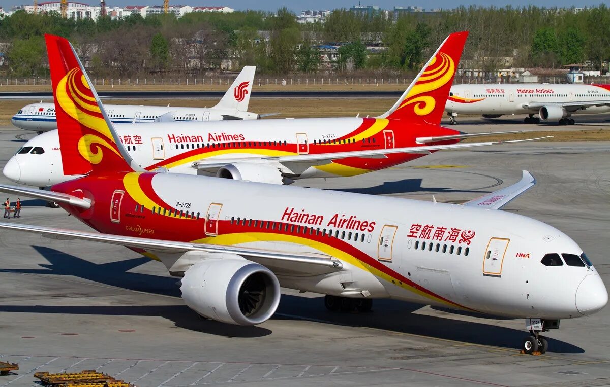 Рейс москва китай самолетом. Китайская авиакомпания Hainan Airlines. Хайнань Эйрлайнс самолеты. Hainan Airlines Boeing 737. Хайнань Аирлинес.