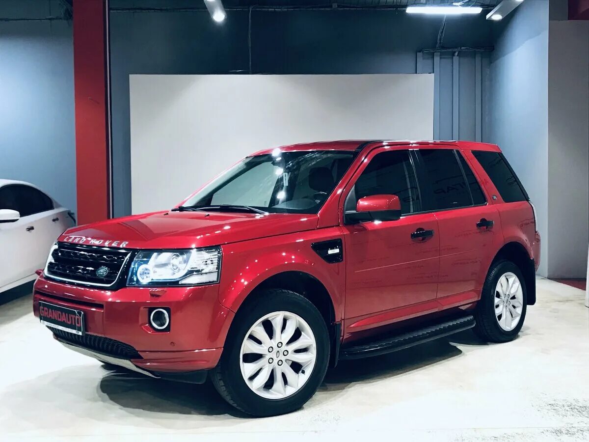 Land rover freelander ii рестайлинг 2. Land rover freelander 2 поколения. Фрилендер 2 красный. Ленд ровер фрилендер 2 2008г. Ленд ровер фрилендер 2 красный.