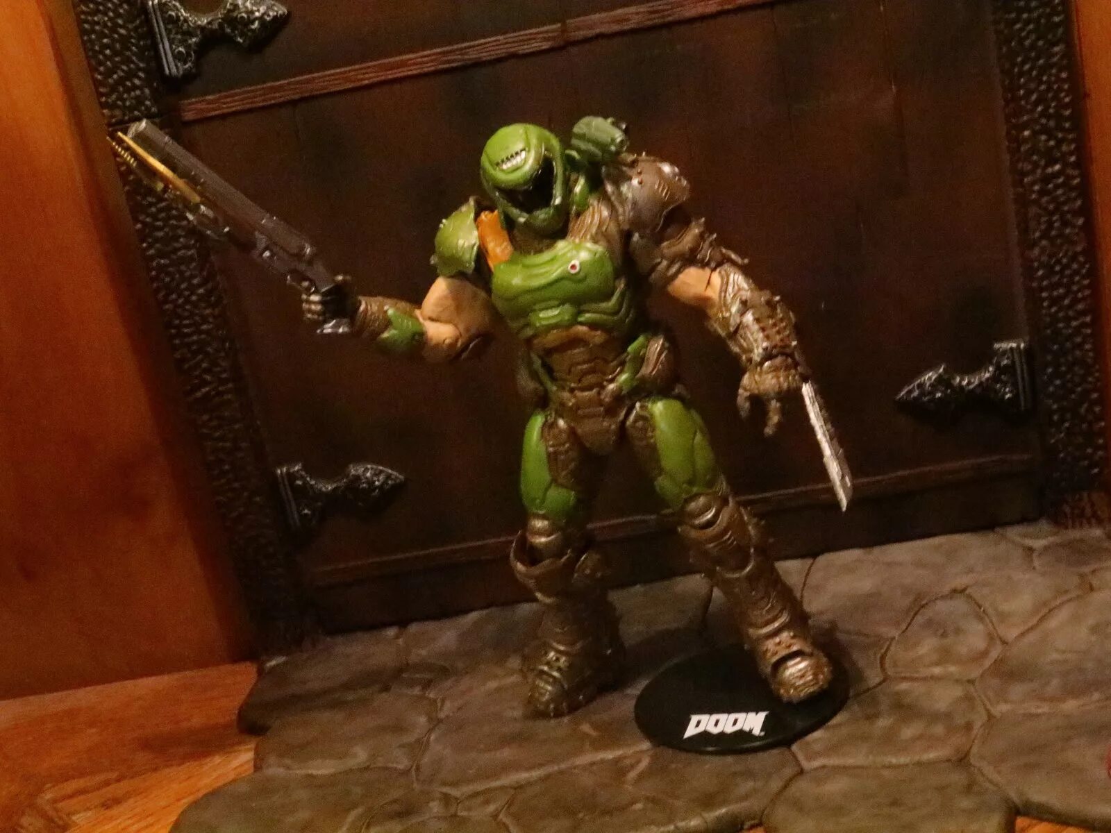 Doom figure. Фигурка doom slayer mcfarlane. doom slayer mcfarlane toys figure. doom slayer mcfarlane. фигурки doom mcfarlane toys.