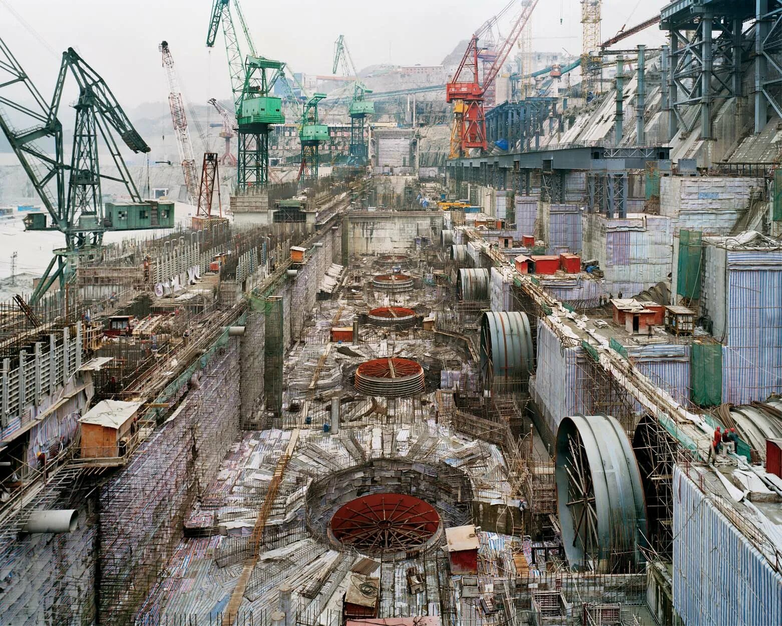 Самые мощные заводы. Дамба три ущелья. Самая большая ГЭС В мире три ущелья. Гидроэлектростанция «три ущелья», Китай ($25 миллиардов). ГЭС 3 ущелья в Китае.