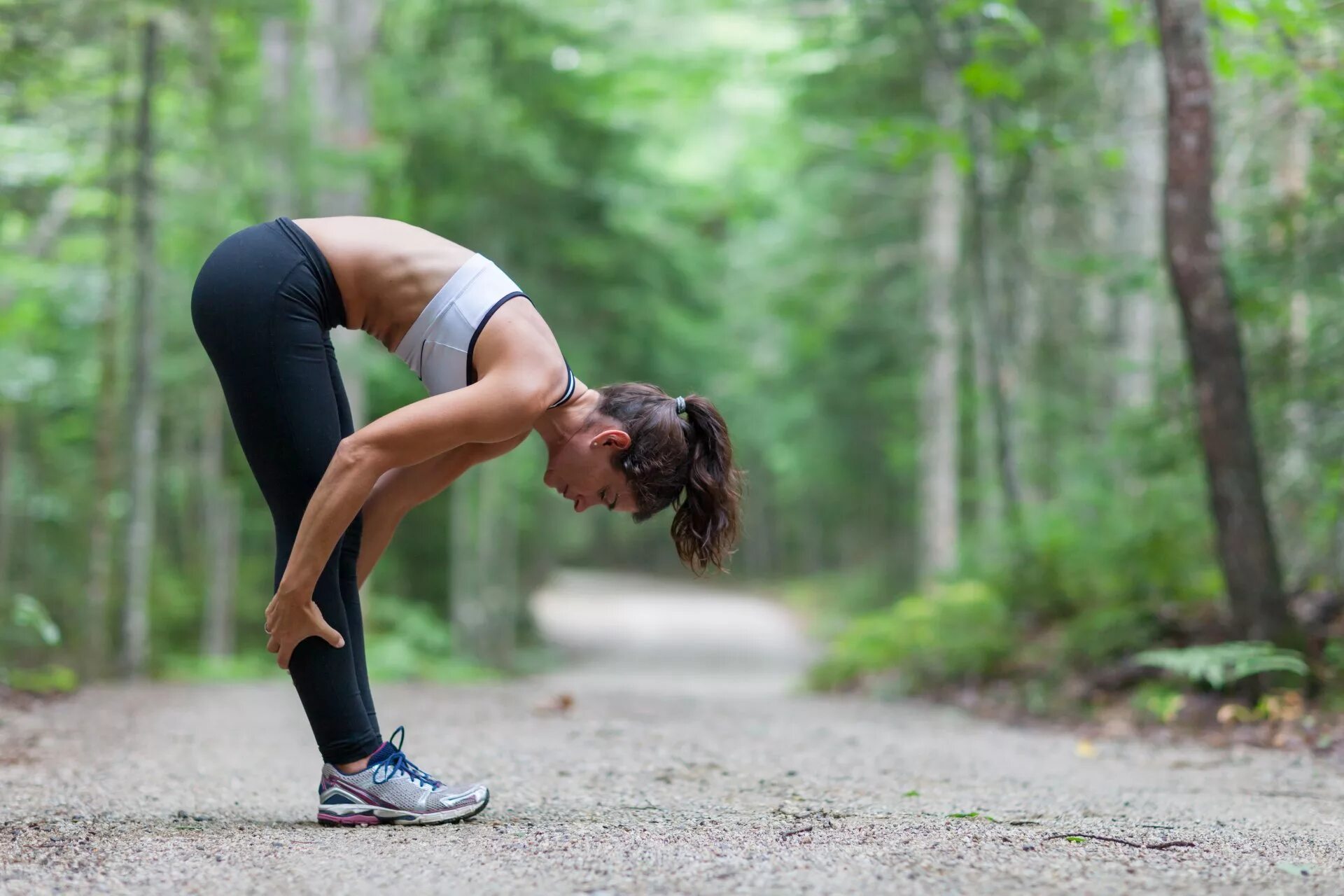 Sports exercises. Занятие спортом на природе. Спортивная фотосессия на природе. Спортивные упражнения. Фитнес на природе.