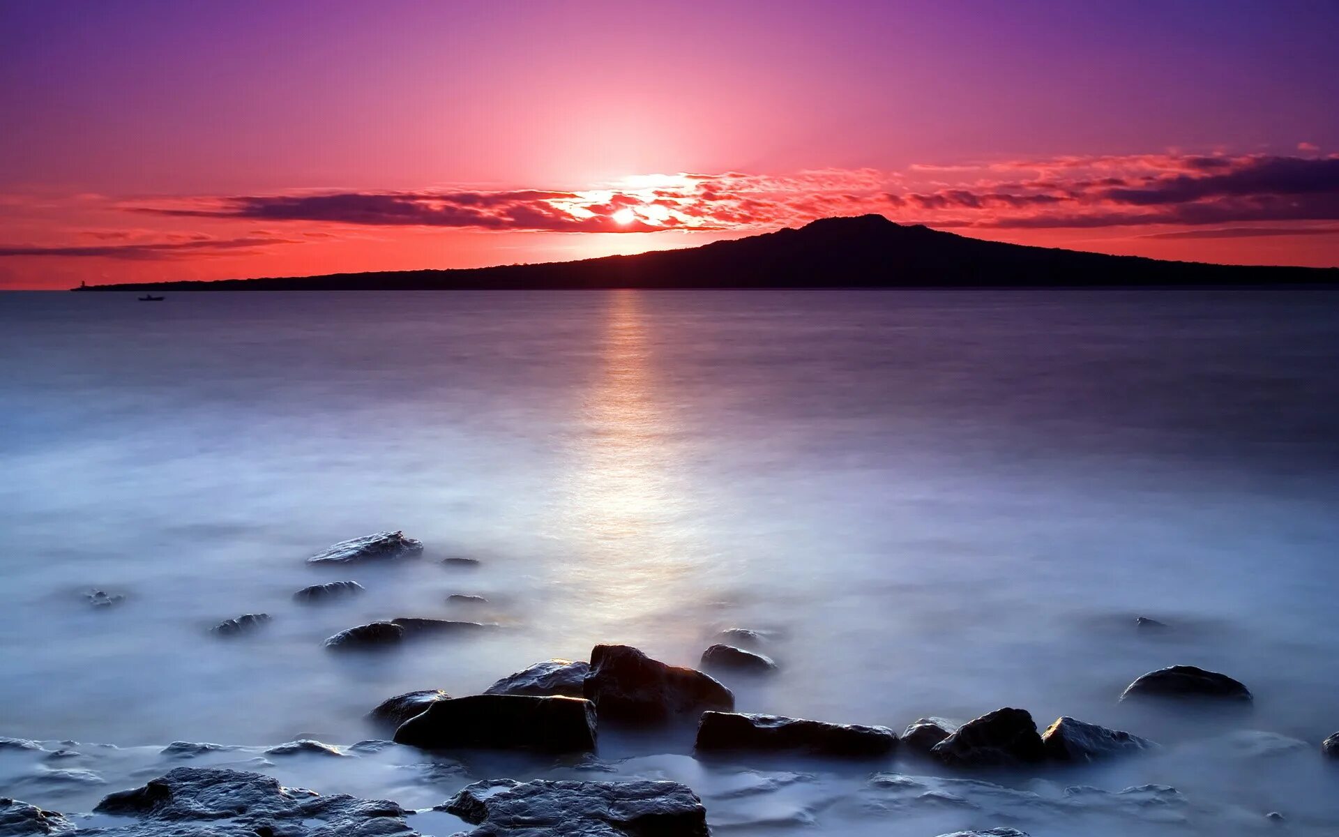 Море фото красивые. Закат на море. Байкал уральские горы. Красивая природа море. Красивый закат.