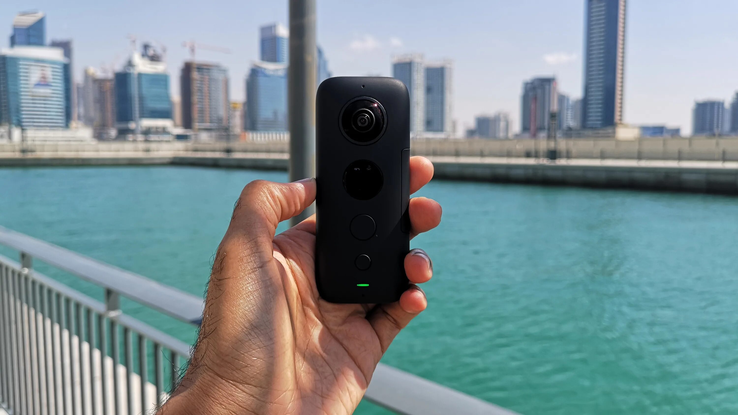 Экшн камера insta x3. Инста 360 one x. камера insta360. камера инста 360. insta 360 one x2.