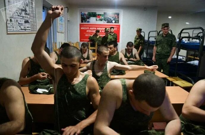 Как проходит курс молодого бойца. Бойца - кмб. кмб в военном училище. воинский коллектив.