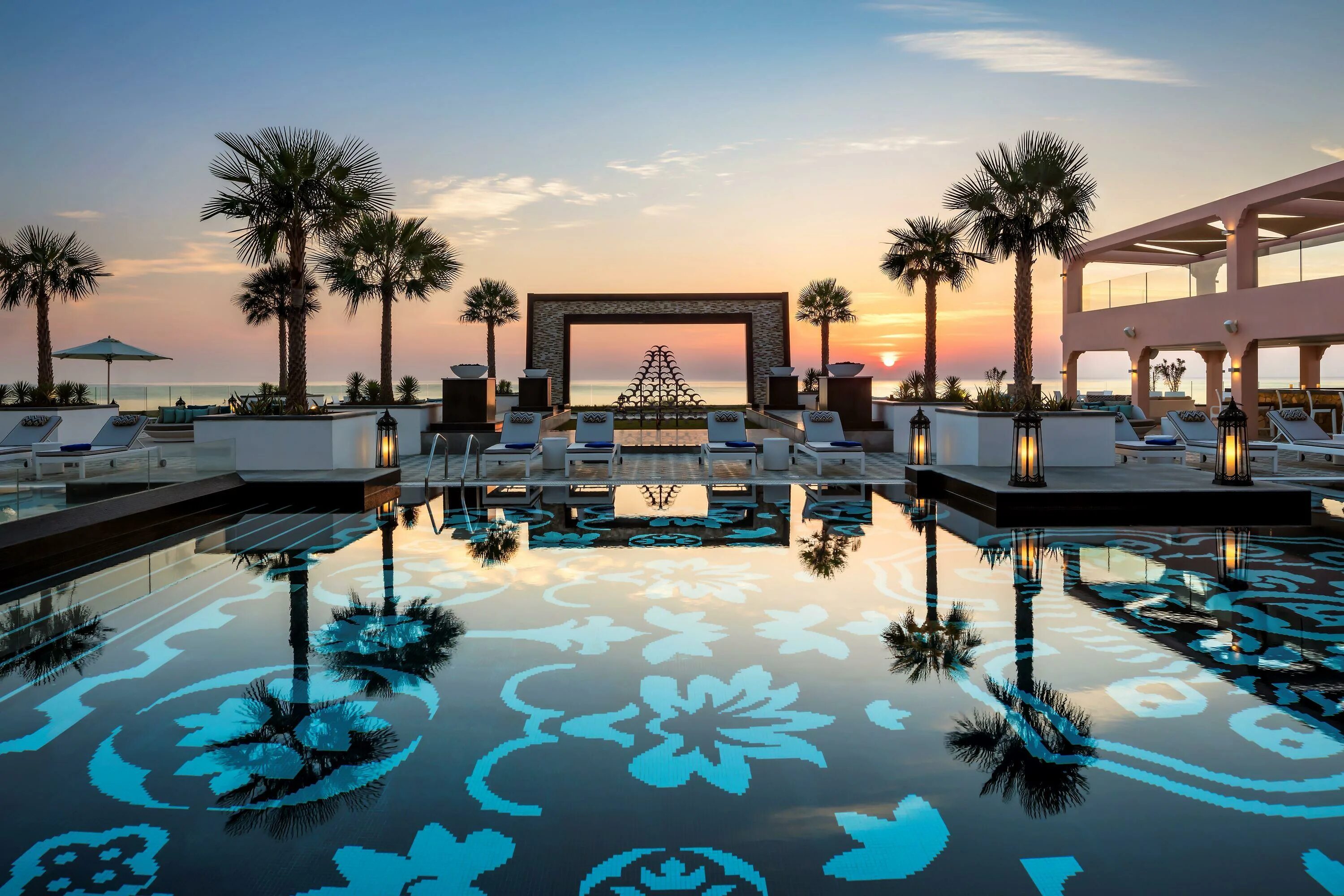 Оаэ отели с лучшим пляжем. Fairmont fujairah beach resort 5. отель файрмонт оаэ фуджейра. fairmont fujairah 5 оаэ. fairmont fujairah beach resort дубаи.
