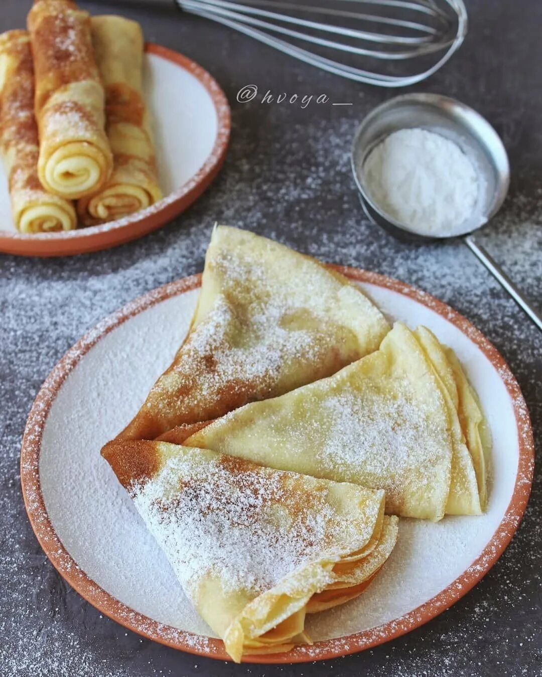 Блинчики с творогом простой. Творожные блины. Блинчики с творогом. Вкусные блинчики с творогом. Блины с творогом украшенные.