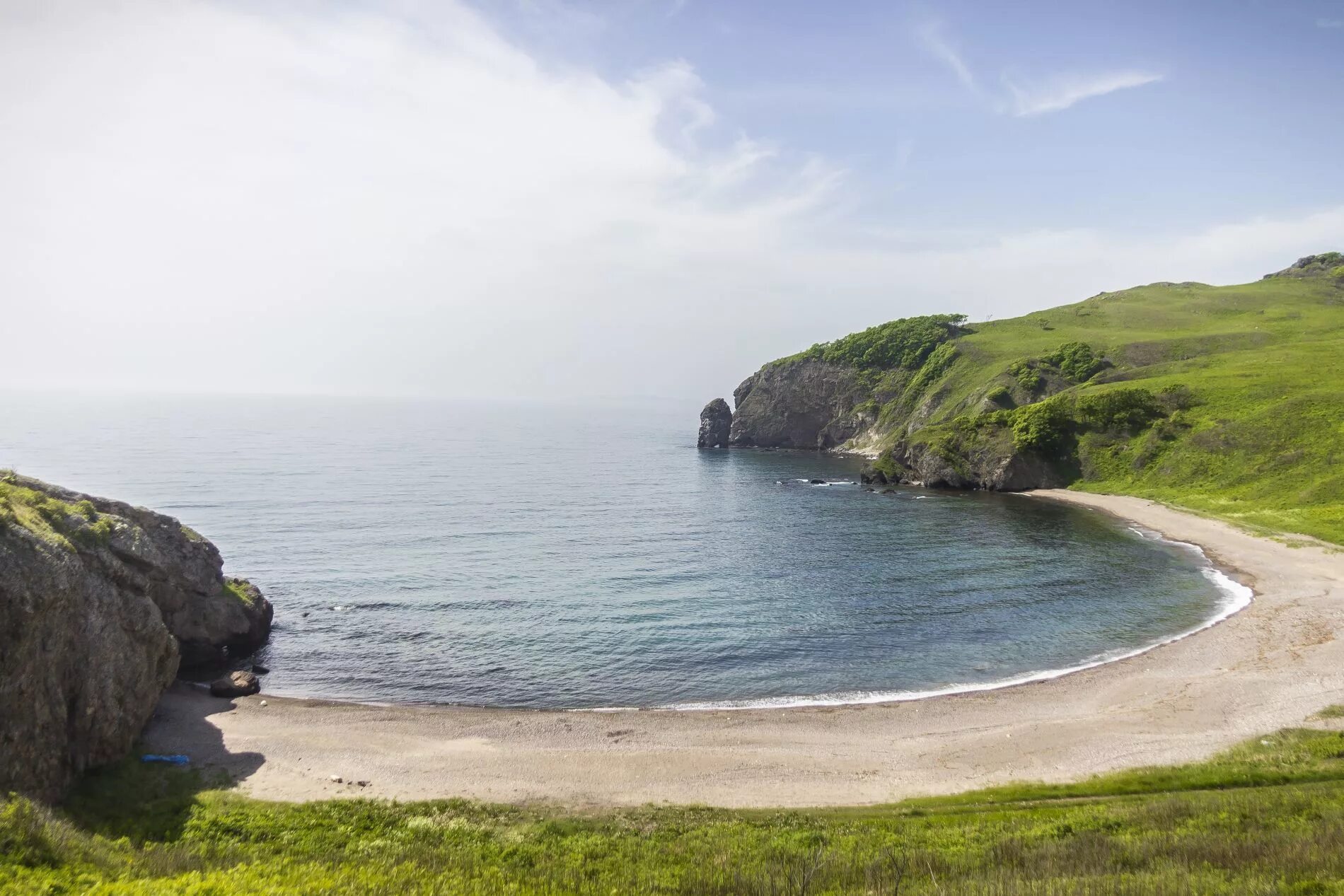 Бухта агатовая приморский край полуостров краббе. Мыс отдыха. Мыс отдыха. Мыс фиолент в крыму грот дианы. Приморье поселок славянка.