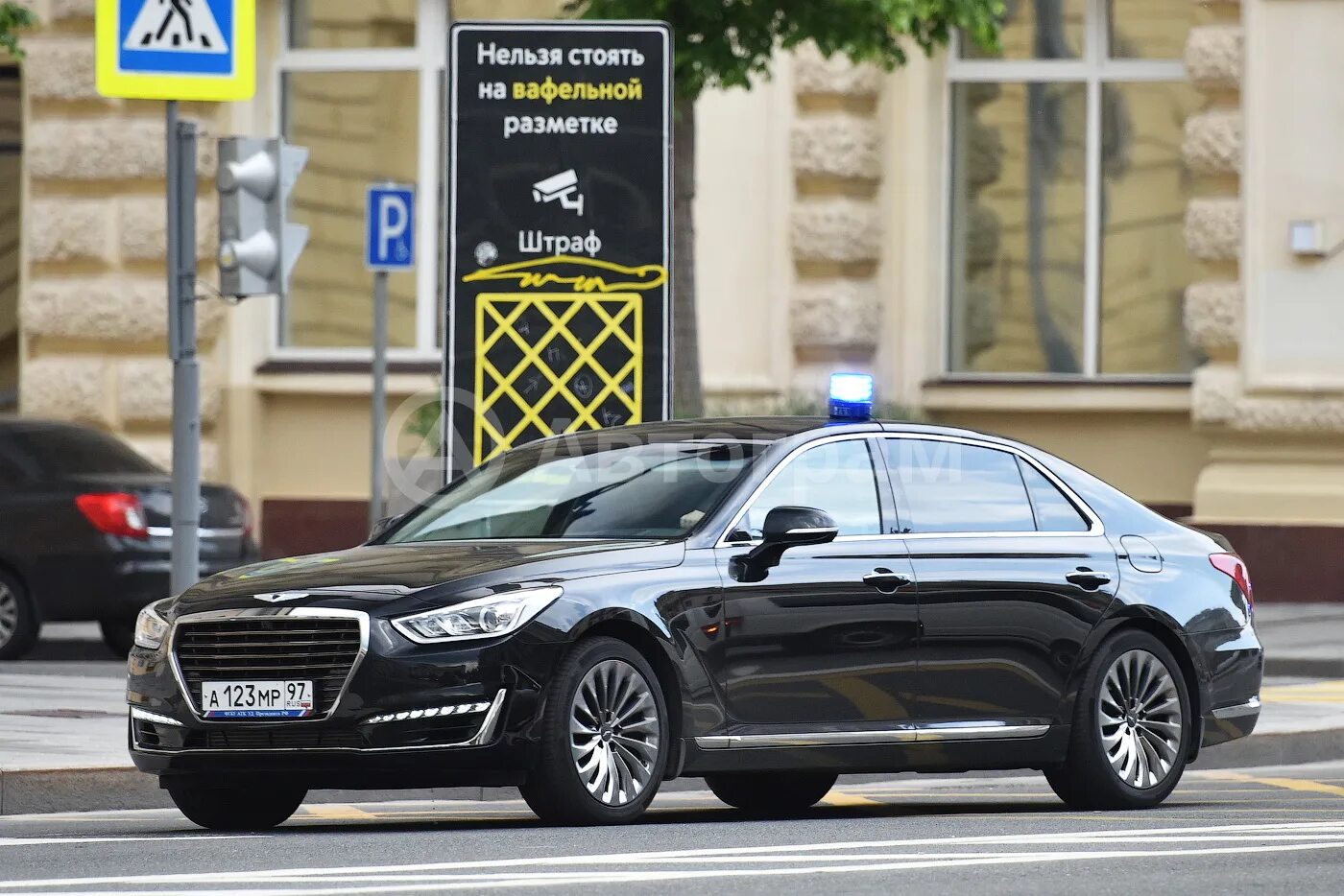 Генезис номер телефона. Дженезис g90 АМР. Genesis g90 с мигалкой. Дженезис g90 а МР 97. А123мр97.