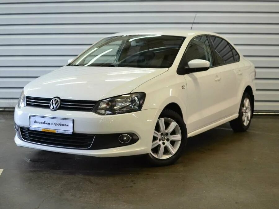 Фольксваген поло 5 поколение белый. Vw polo 2013 1. Посад машина поло. Фольксваген поло 2014 года. Купим поло б у.