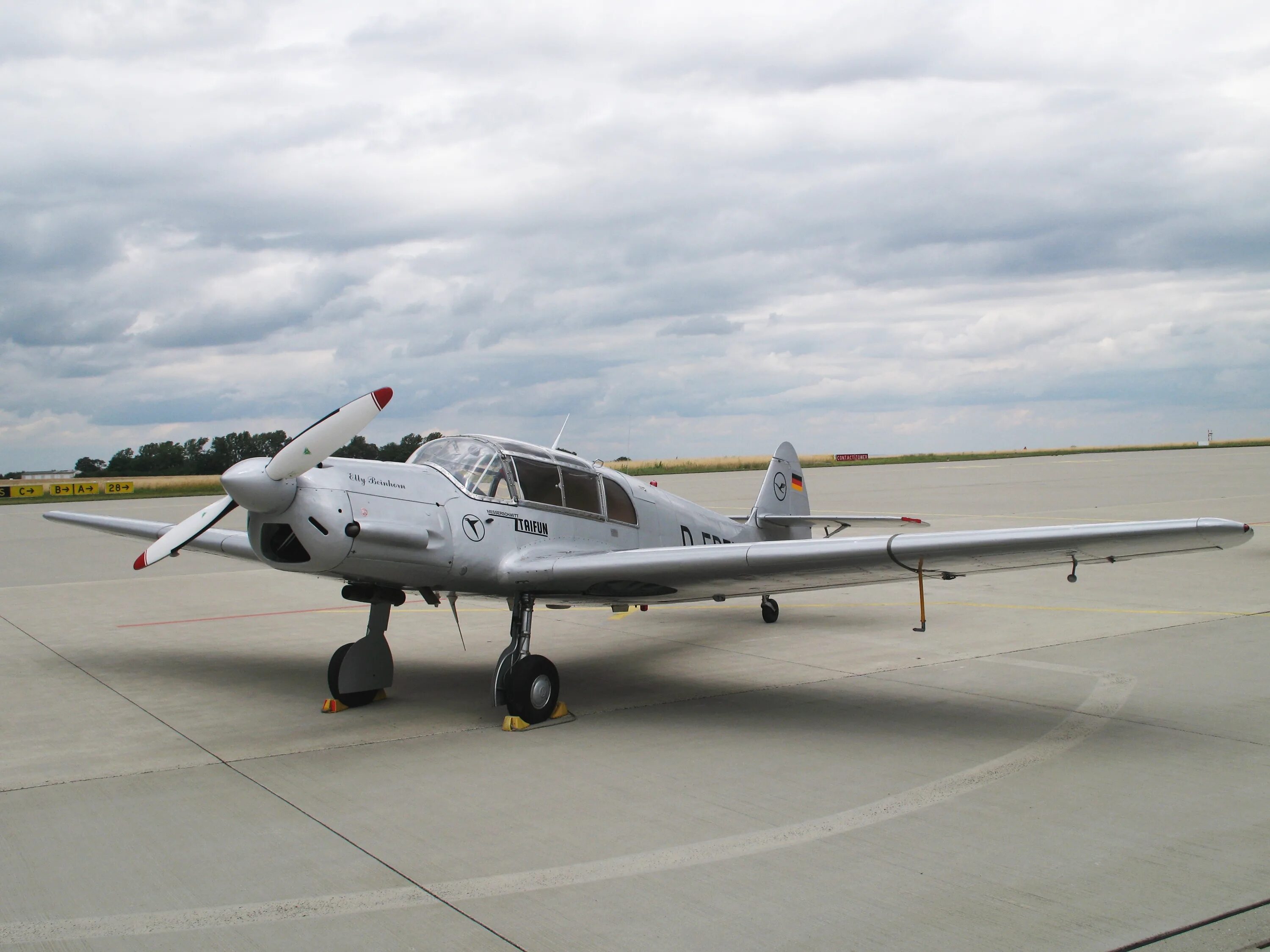Messerschmitt 1110. Бф-108 тайфун. Бф 108 самолет. Бф 108 самолет. Bf 108 мессершмитт.