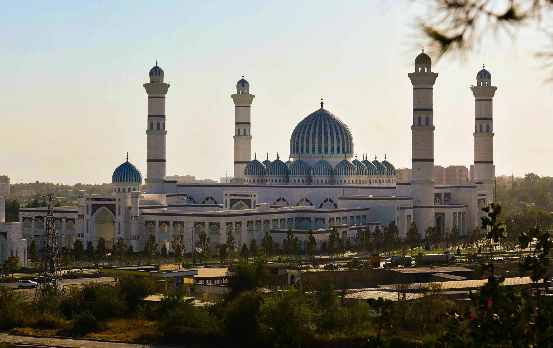 Самые крупные мечети. Центральная Соборная мечеть Таджикистана. Центральная Соборная мечеть Душанбе. Мечеть Катар Душанбе. Новый мечеть в Душанбе.