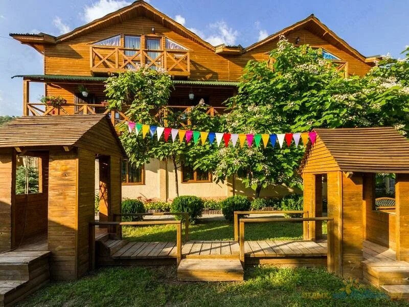 Дом с кипарисами. Курортная 19. Г пенза улица курортная 19. Гостевой дом кипарис криница. Гостевой дом кипарис алушта.