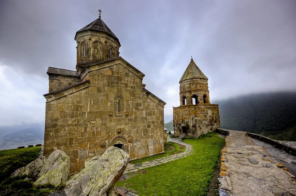 Как называют грузию. Церковь Святой Троицы Грузия Мцхета. Гергети Самеба. Монастырь Цминда Самеба Батуми.