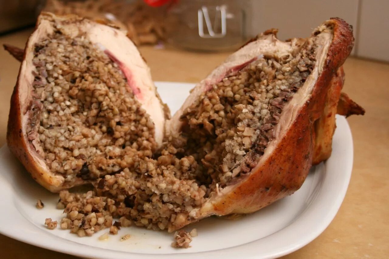 лазерсон карп фаршированный. лещ с гречкой. фаршированный гречневой кашей. фаршированный гречневой кашей. рыба фаршированная карп.