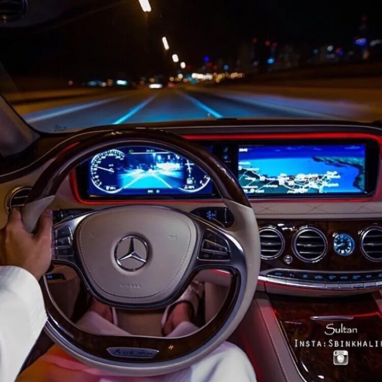 222 222 приложение. Мерседес 222 салон. mercedes benz w222 салон. mercedes w222 night drive. w222 maybach салон ночью.