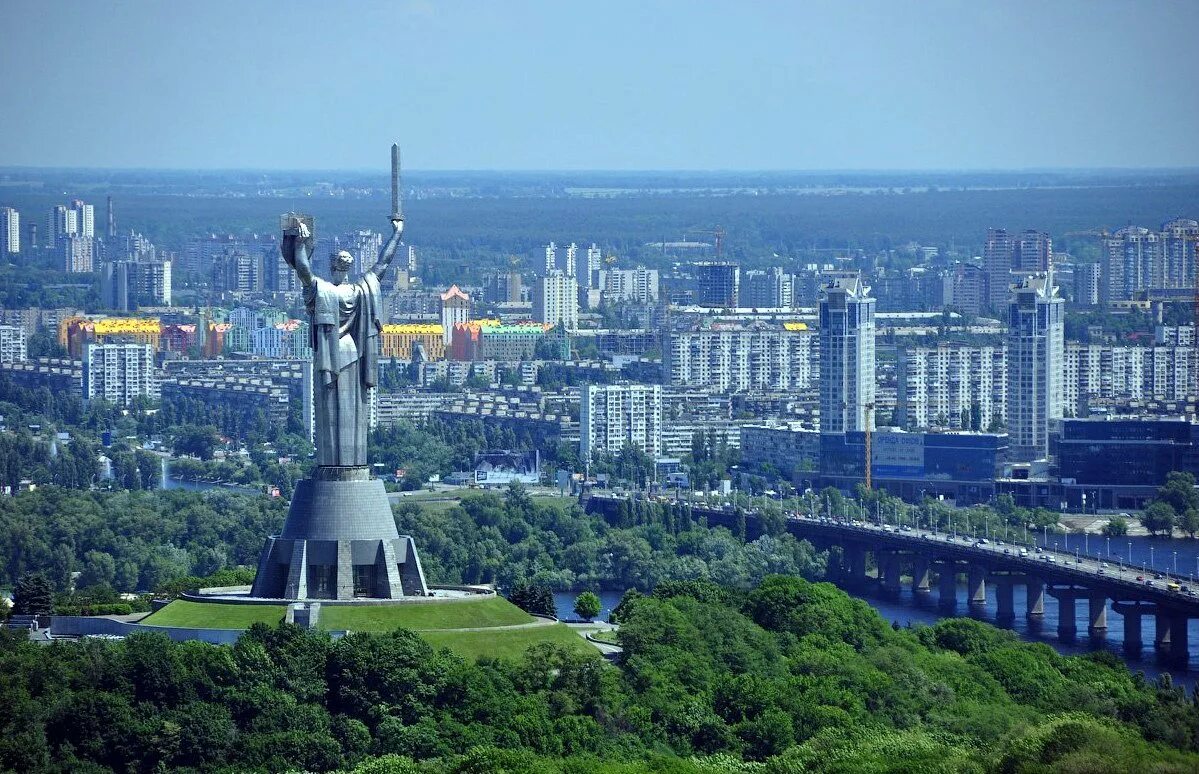 Использовать киев. Родина-мать (киев). киев столица украины. родина мать город киев. родина мать киев панорама.