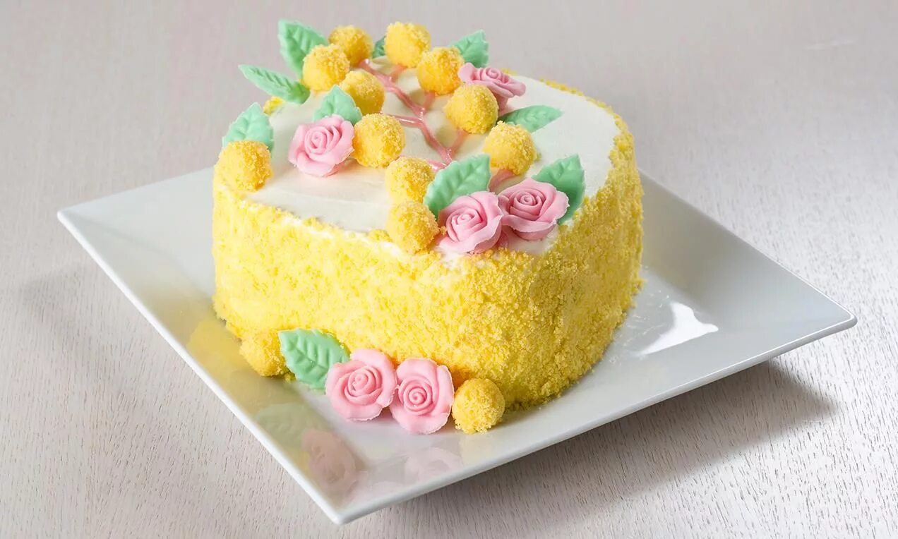 Как сделать мимозу на торте. Украшение торта Мимоза. Тортик с мимозой. Торт украшенный мимозой. Торт Мимоза.