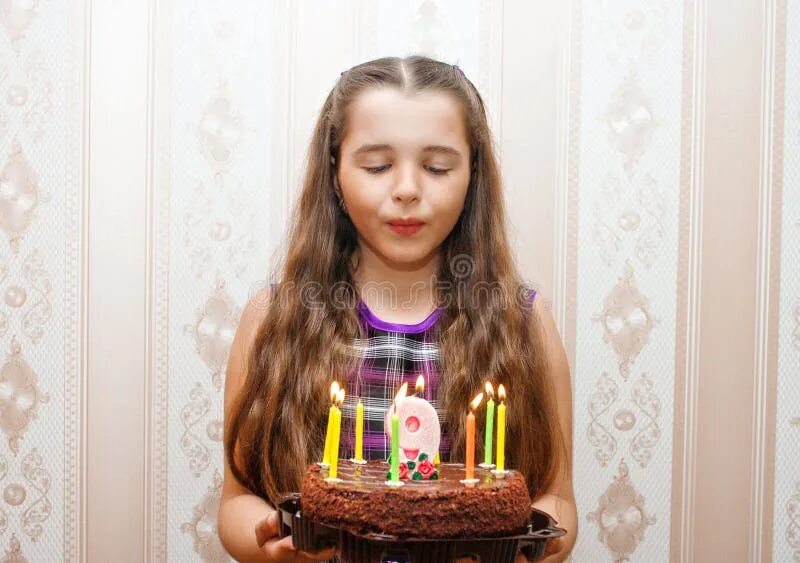 Blow candles. In her birthday. Свечи для торта. Happy birthday wishes картинки. Ребенок задувает свечи на торте.