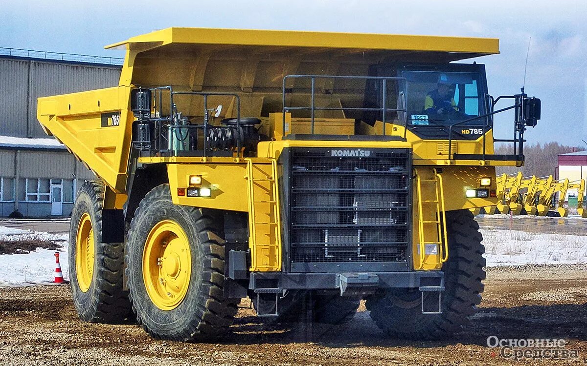 Самосвал komatsu hd785-7. Карьерный самосвал 90 тонн. Самосвал комацу 785. Самосвал sany syz320c-6y(v). Komatsu 90 белаз.