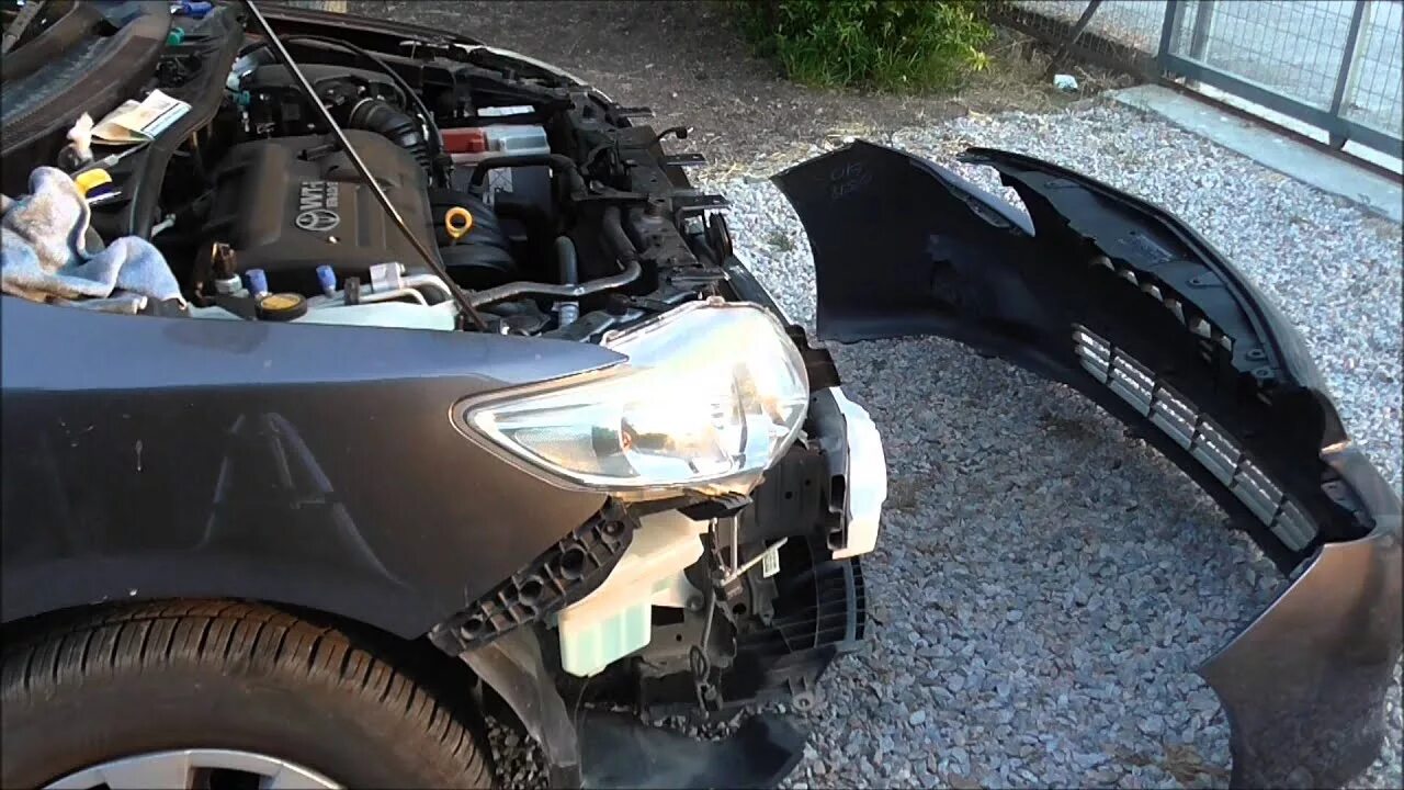 Как снять нижнюю решетку радиатора Toyota Corolla Е140, Е150 - DRIVE2