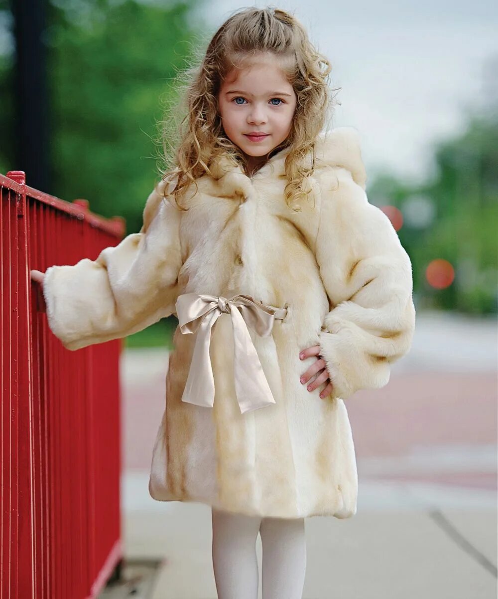 Детская шубка mdm. Шубка для девочки. Детская норковая шуба. Шубу натуральную для девочки. Детские шубки.
