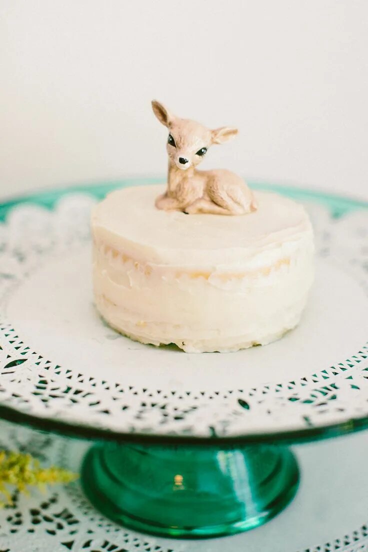 Deer cake. Торт с рогами. Deer cake. Олень тортик. Украшение торта олененок.