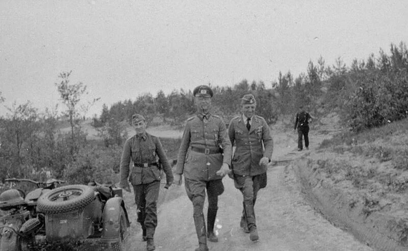 Центр вермахта. Группа армий центр. солдаты группы центр германии. армия центр вов. группа армии центр германии.